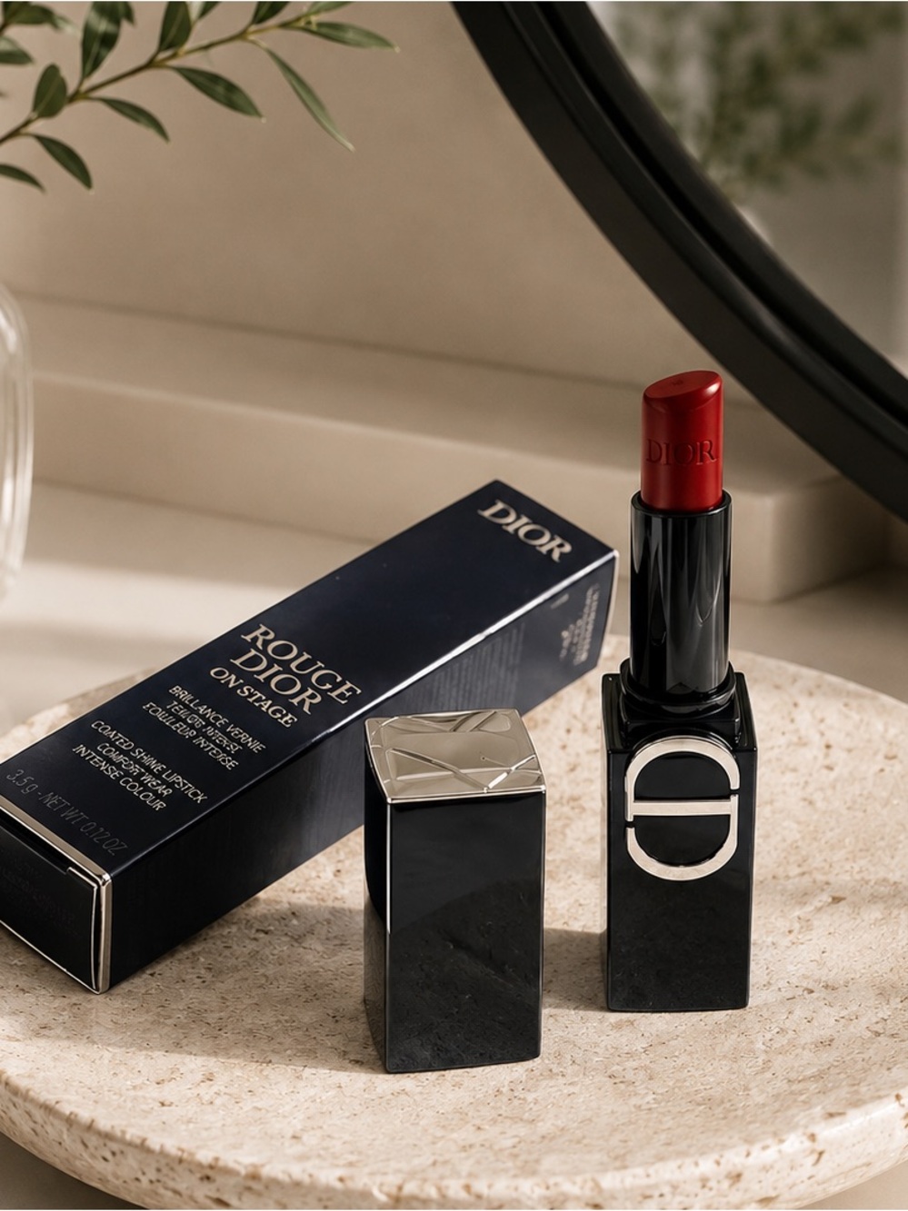Dior Rouge Dior On Stage Red Lipstick 

ROUGE DIOR ON STAGE
550
RED SHOCK
SHINE